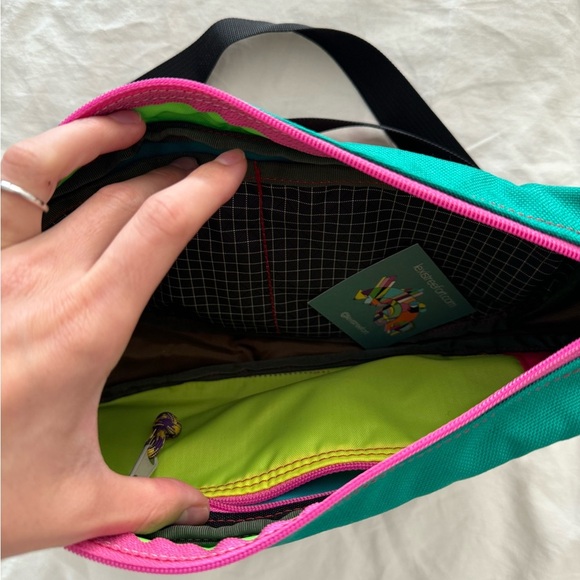 NWOT Lexi’s Tree Fort Crossbody Multicolor Bag - Picture 3 of 5